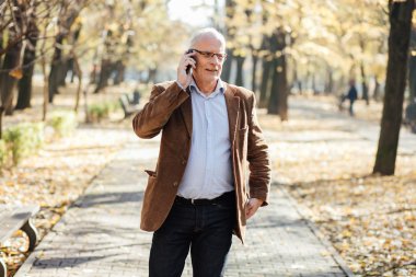 zarif yaşlı yürüme 