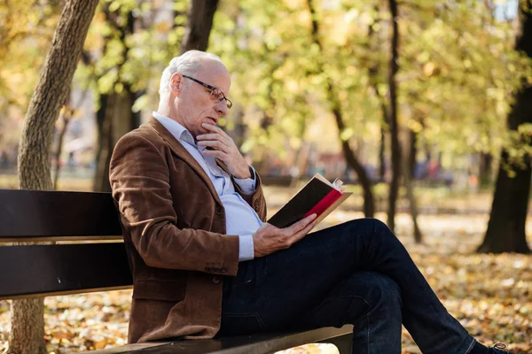 zarif ihtiyar dışında bir kitap okuma