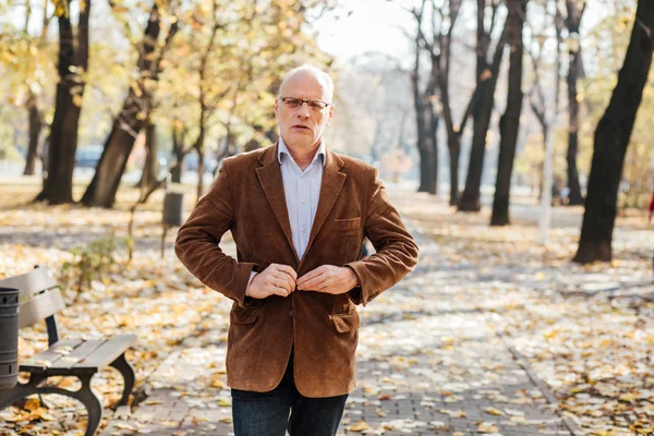 zarif yaşlı yürüme 