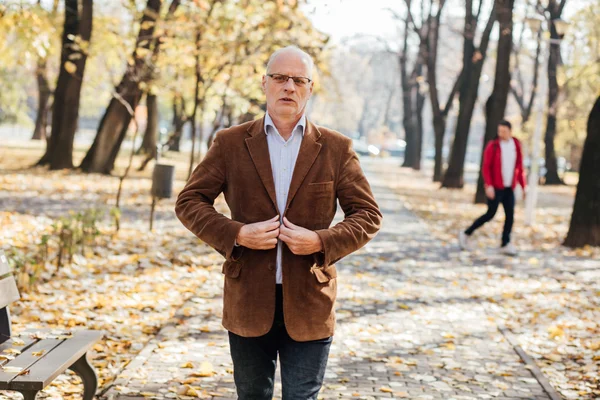 zarif yaşlı yürüme 