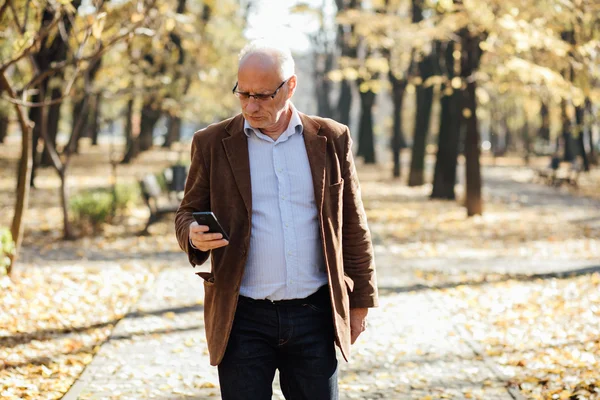 zarif yaşlı yürüme 