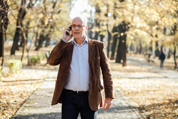 zarif yaşlı yürüme 