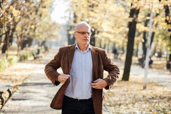 zarif yaşlı yürüme 