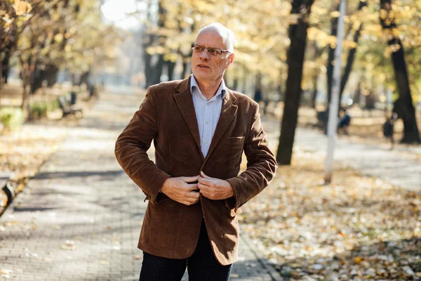 zarif yaşlı yürüme 