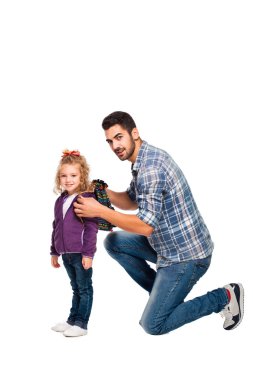 Babası kızını ve sırt çantası düzenlenmesi 