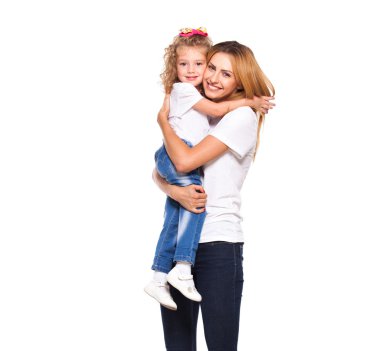 genç anne ve küçük kızı beyaz izole