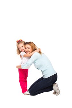 genç anne ve küçük kızı beyaz izole