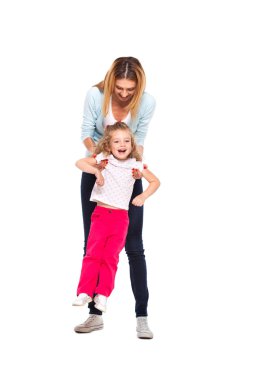 genç anne ve küçük kızı beyaz izole