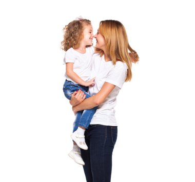 genç anne ve küçük kızı beyaz izole