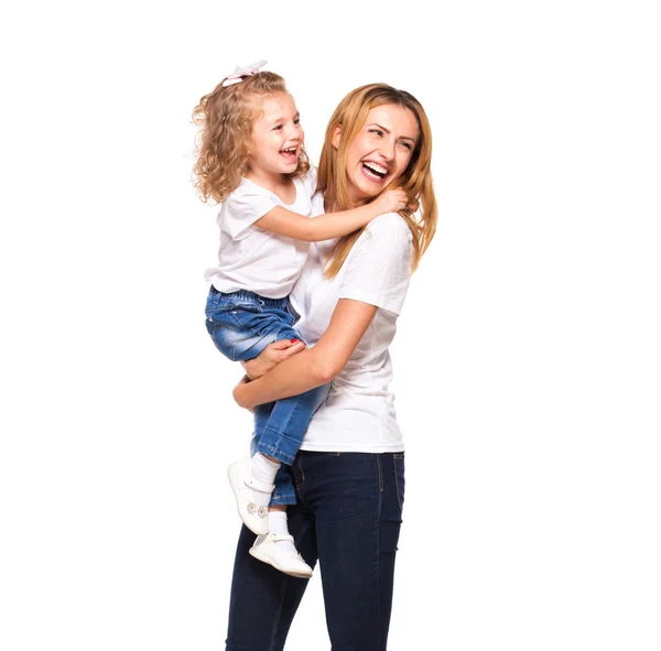 genç anne ve küçük kızı beyaz izole