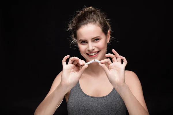 Concepto de fumar mujer en negro — Foto de Stock