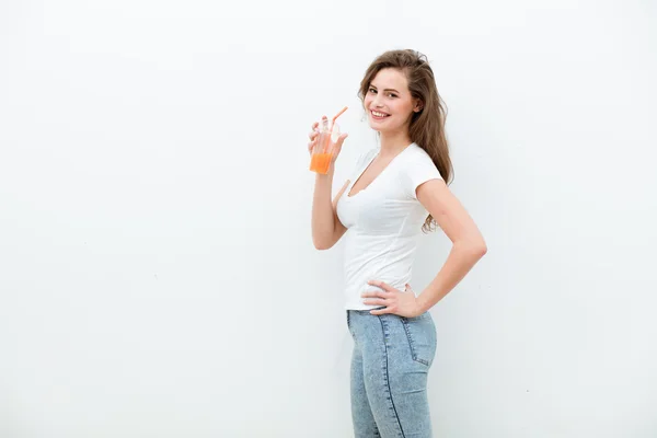 Mujer con jugo de naranja — Foto de Stock