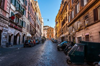 Roma, İtalya - 25 Aralık 2017 - Roma 'nın merkezi, antik ve güzel cadde
