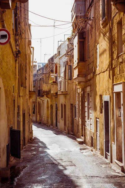 Mdina Malta Junho 2019 Edifícios Antigos Ambos Lados Rua Estreita — Fotografia de Stock