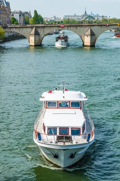 Paris France Apr 2019 Private White Boat Driving Seine Late — Stock Photo, Image