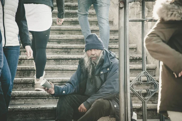Rome Italy Dec 2017 Homeless Man Church Sitting Stairs — Stock Photo, Image