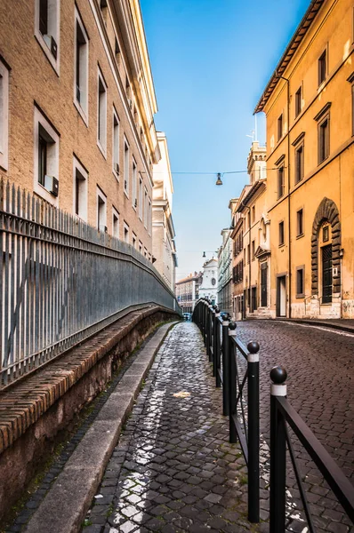 Рим Италия Декабря 2017 Старая Узкая Улочка Исторической Части Города — стоковое фото