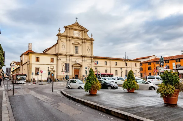 Floransa, İtalya - 28 Aralık 2017 Güzel bir katedrali olan San Marco Meydanı