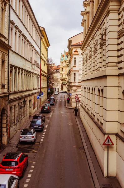Prag Tjeckien Feb 2018 Parkering Den Smala Gatan Centrum Prag — Stockfoto