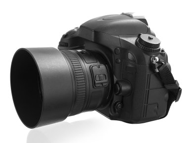 İzole kırpma ile beyaz arka planda siyah dijital fotoğraf makinesi 