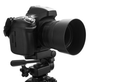 fotoğraf makinesi beyaz arka plan izole tripod üzerinde