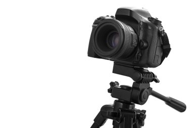 fotoğraf makinesi beyaz arka plan izole tripod üzerinde