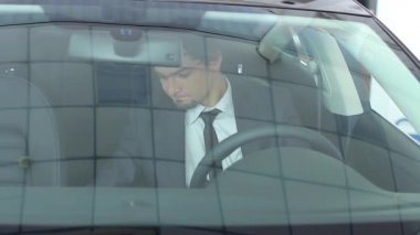 Mutlu adam (Pal bir araba satın aldım.)