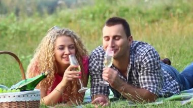 Bir piknik bir yaz gününde (Pal çifte)