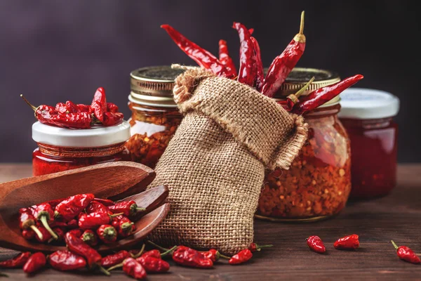 Salsa peperoncino in vetro — Foto Stock