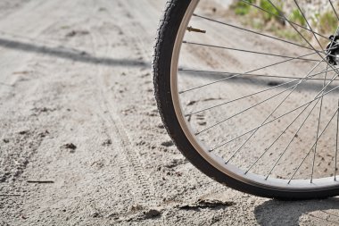 bisiklet tekerleği ve zemin