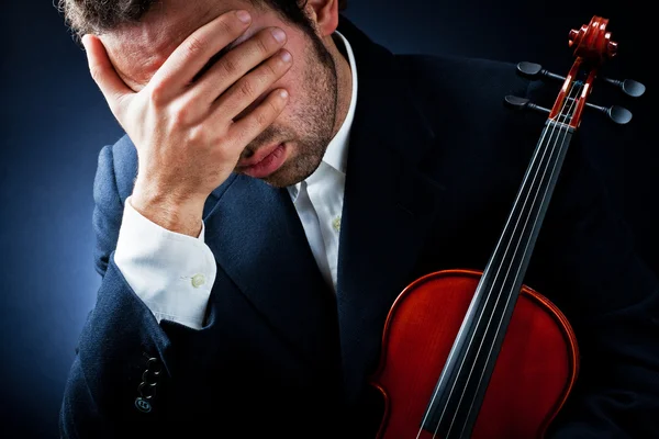 Jovem violinista desiludido — Fotografia de Stock