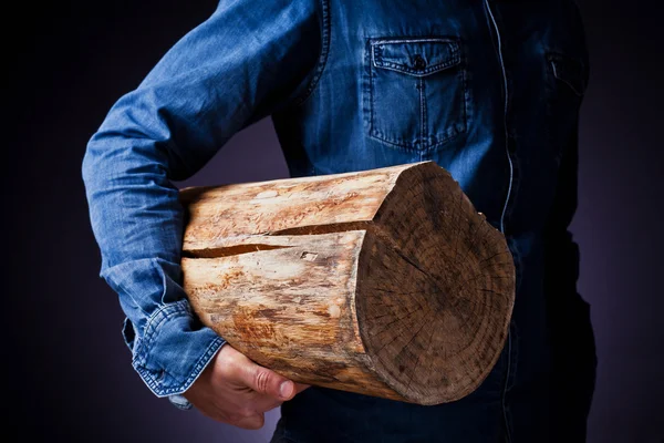 Jongeman met de houten romp — Stockfoto