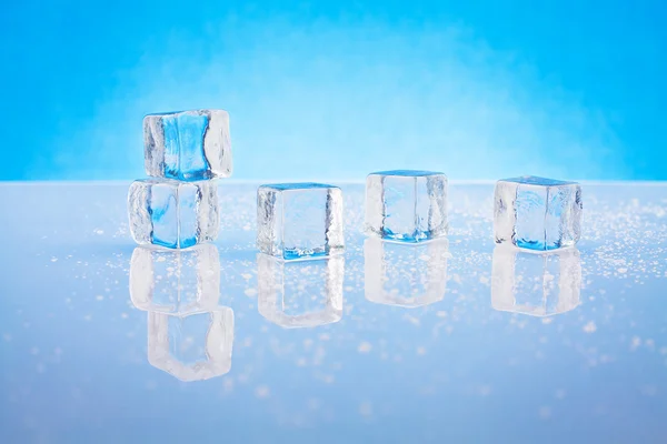 Cubos de hielo húmedos — Foto de Stock