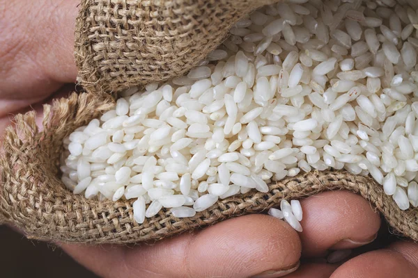 Bílá rýže ve starých ručních — Stock fotografie