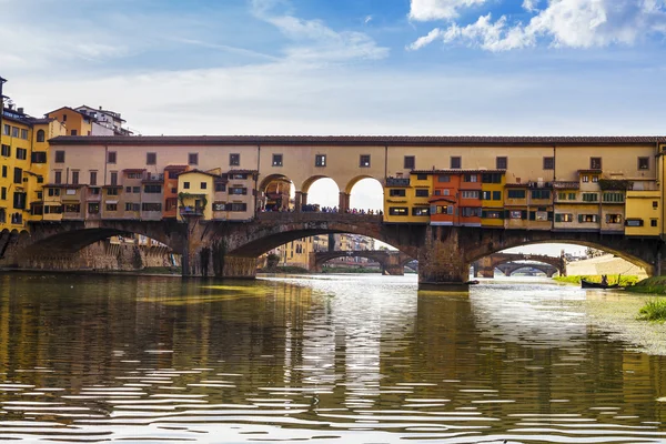 Floransa şehir. Ponte Vecchio Köprüsü İtalya görünümünü