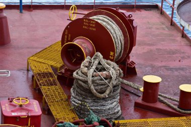 Kargo gemisinin demirleme güvertesinde ayrıntı.