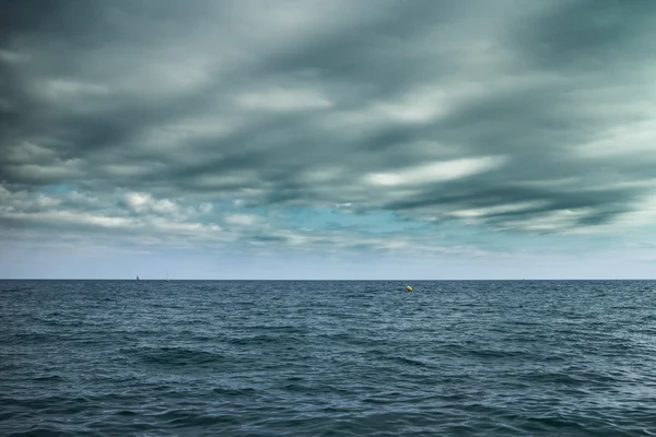 Облака на море — стоковое фото