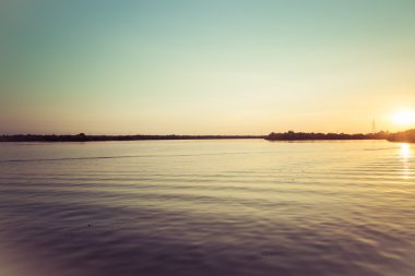 Denizde gün batımı