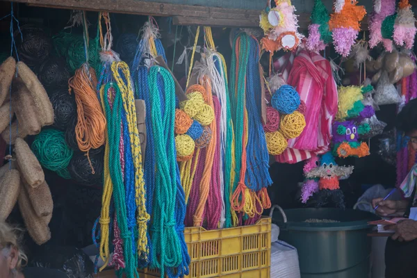 Artesanía en un mercado callejero de Nicaragua — Foto de Stock