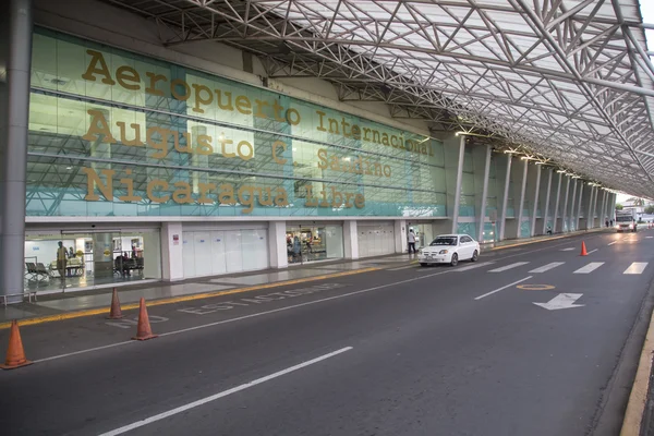 Aeropuerto Internacional Augusto Cesar Sandino vista desde Managua, Nicaragua — Foto de Stock