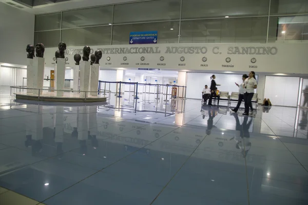 마나과, 니카라과에서 아우 세 자르 Sandino 공항 보기 — 스톡 사진