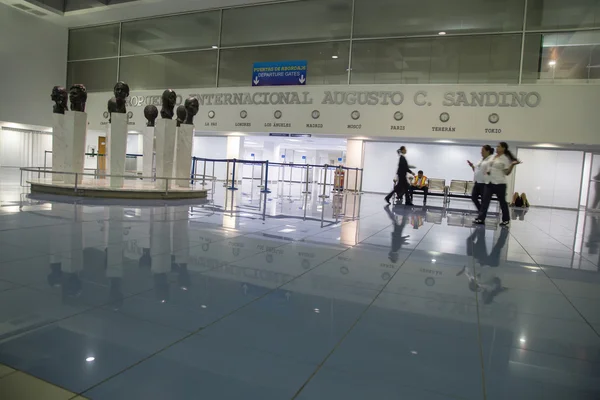 Aeropuerto Internacional Augusto Cesar Sandino vista desde Managua, Nicaragua — Foto de Stock