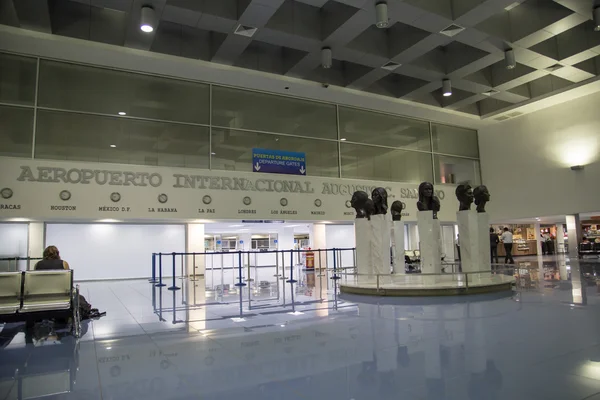 Aeropuerto Internacional Augusto Cesar Sandino vista desde Managua, Nicaragua — Foto de Stock