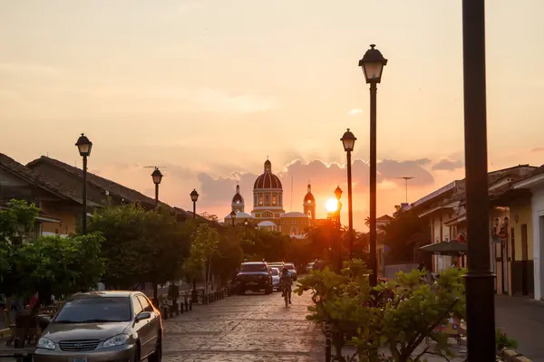グラナダ、ニカラグアから午後ラ ・ カルサーダ ストリート ビュー — ストック写真