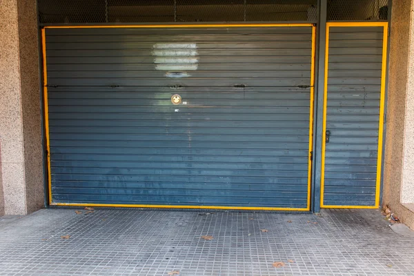 Двері гаража — стокове фото