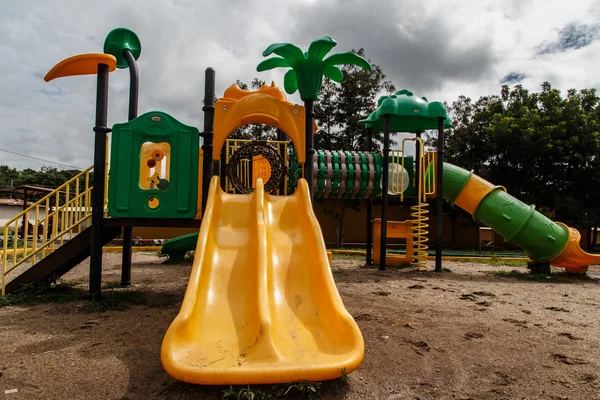 Parque de juegos al aire libre —  Fotos de Stock