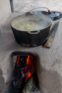 rustik yangın tencerede