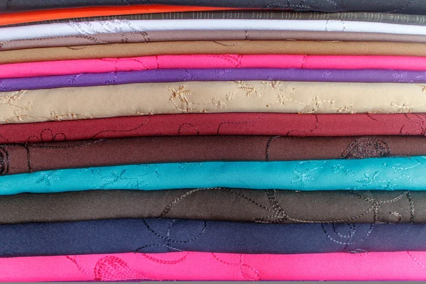 Kolorowe ubrania z fabryki — Zdjęcie stockowe