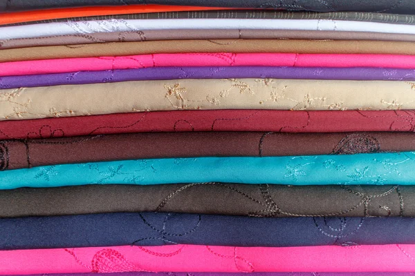 Kolorowe ubrania z fabryki — Zdjęcie stockowe