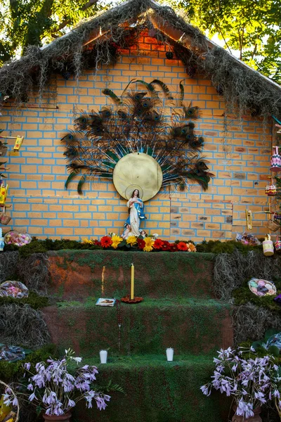 Rustic tropical altar — Stock Photo, Image